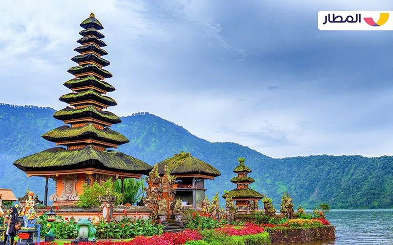 Provide a cultural overview of Bali and its society