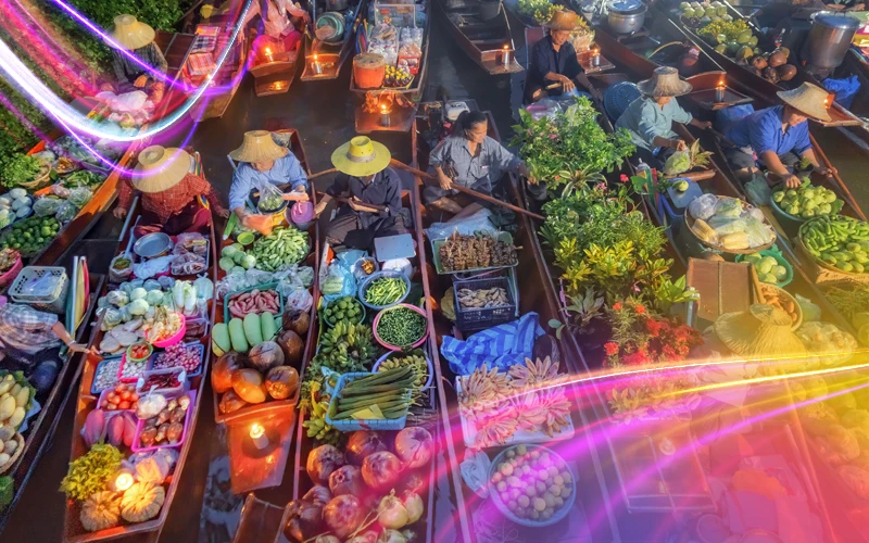 Damnoen-Saduak-Floating-Market