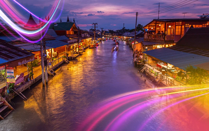 Damnoen-Saduak-Floating-Market