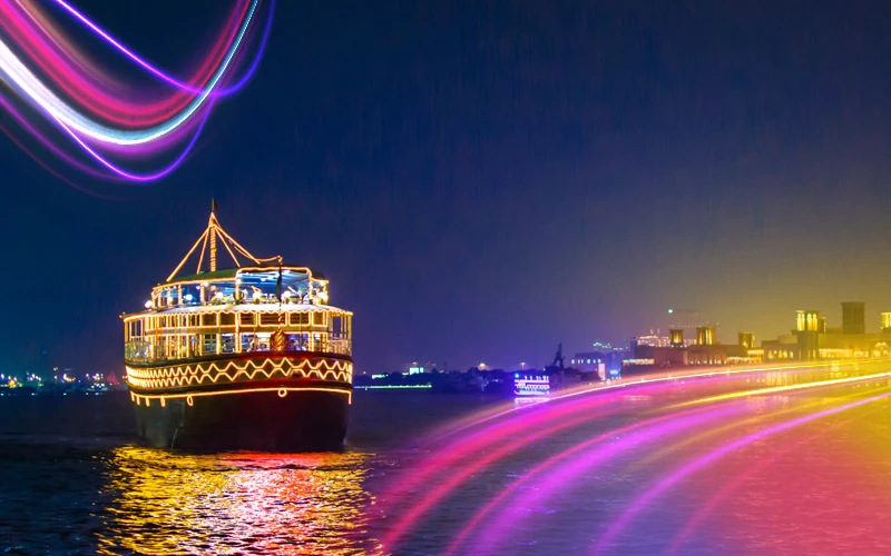 Dinner-cruises-on-the-creek