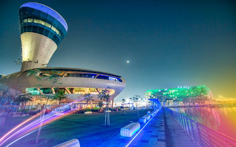 Yas-Mall-and-its-entertainment-facilities-2