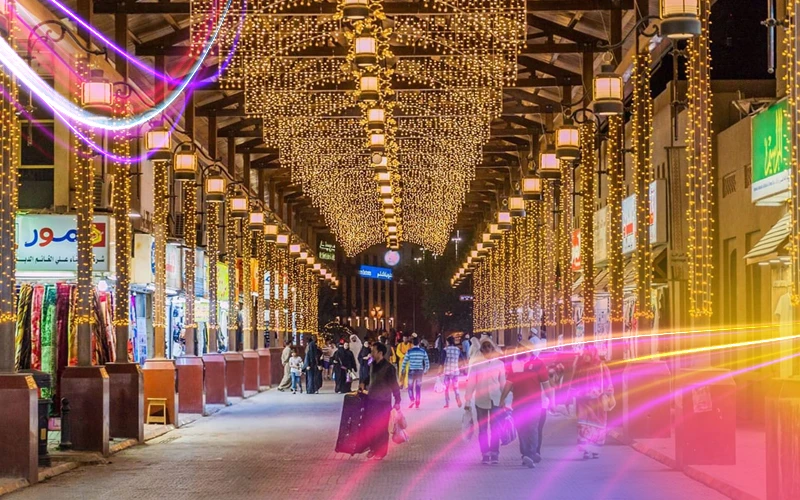 Get-Lost-in-the-Historic-Souq-Al-Mubarakiya